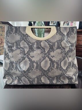 G.I.L.I Snakeskin Embossed Leather Tote